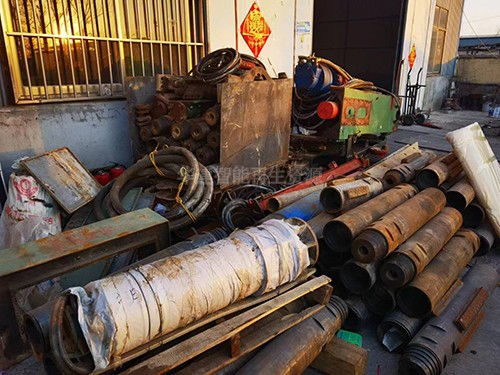 公司回收2臺(tái)180反井鉆機(jī)，4個(gè)反井鉆大鉆頭