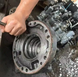 掘進(jìn)機(jī)配件齒輪油潤(rùn)滑系統(tǒng)注意事項(xiàng)